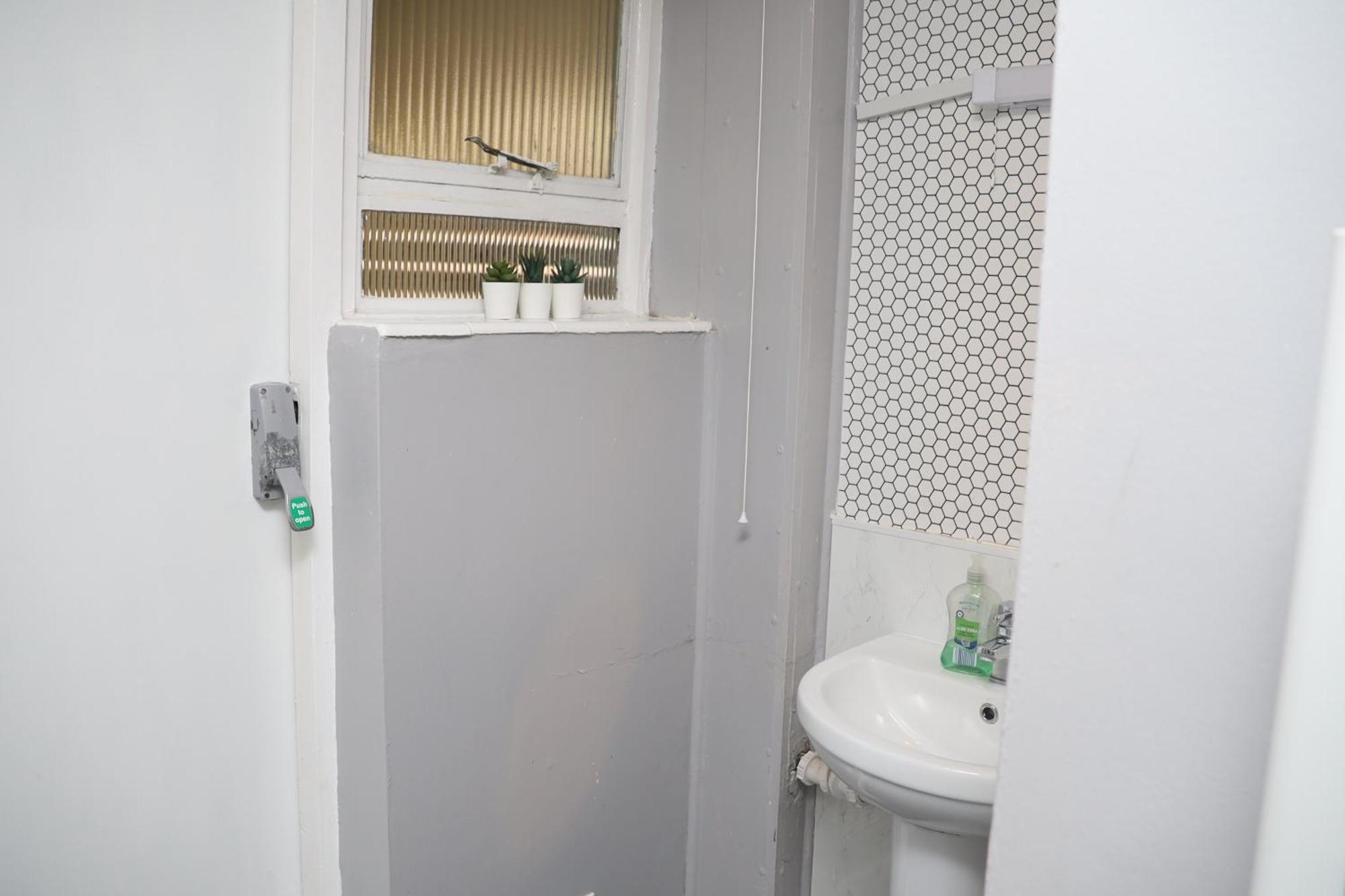 Superb 3 Bedroom Flat In Stafford Exterior photo