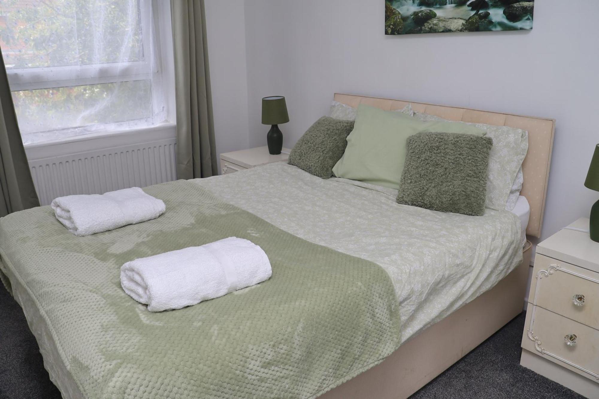 Superb 3 Bedroom Flat In Stafford Exterior photo