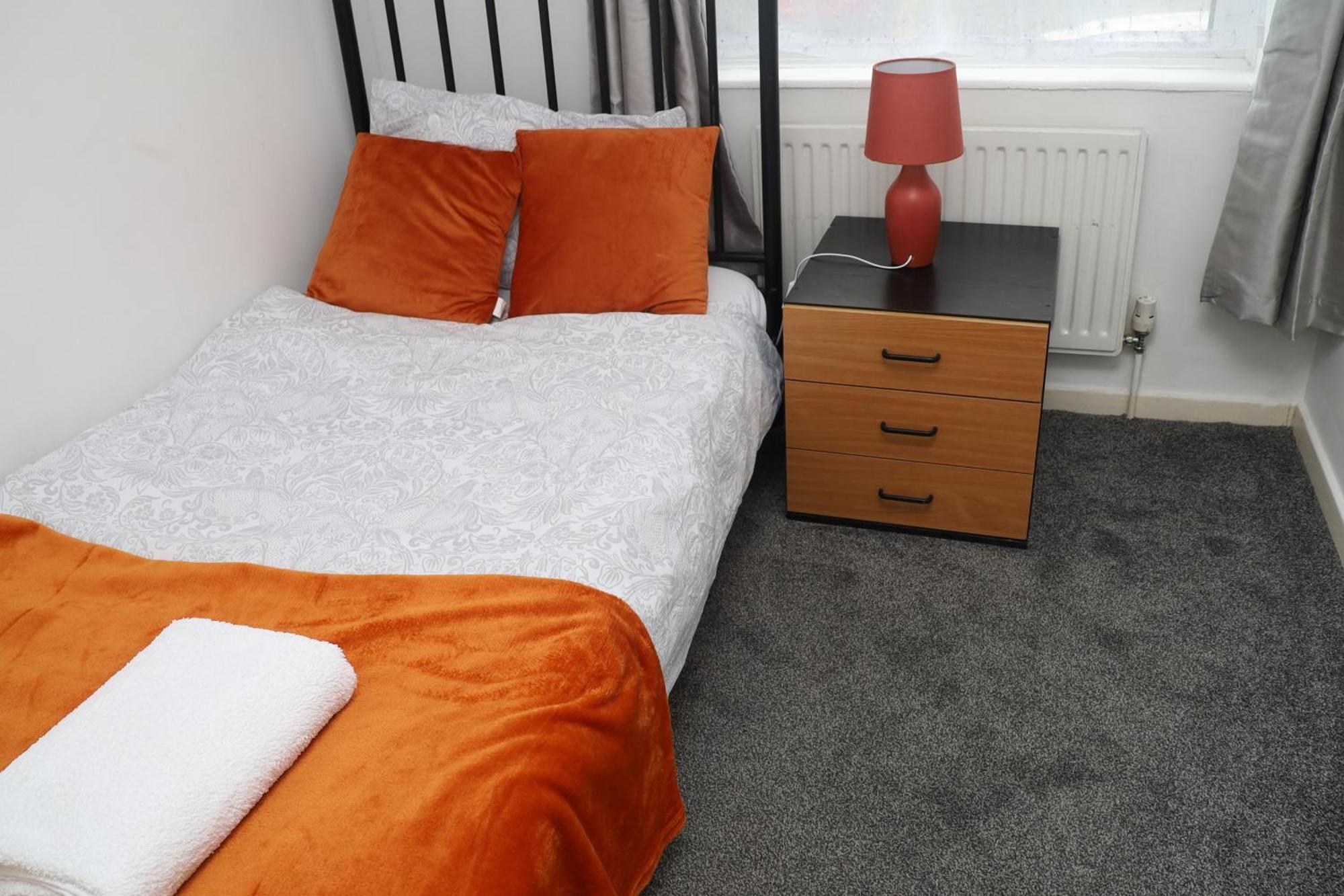 Superb 3 Bedroom Flat In Stafford Exterior photo