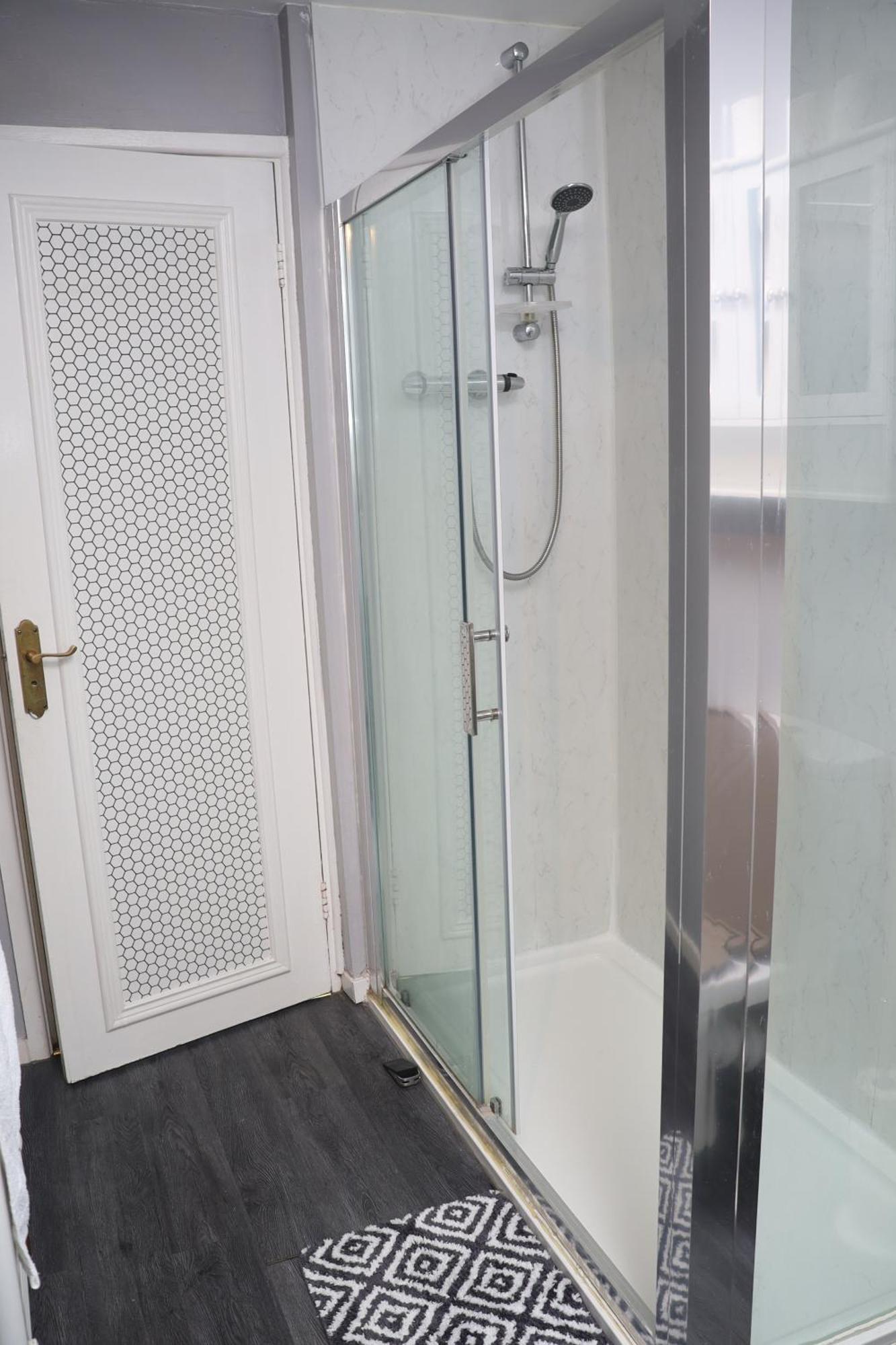 Superb 3 Bedroom Flat In Stafford Exterior photo