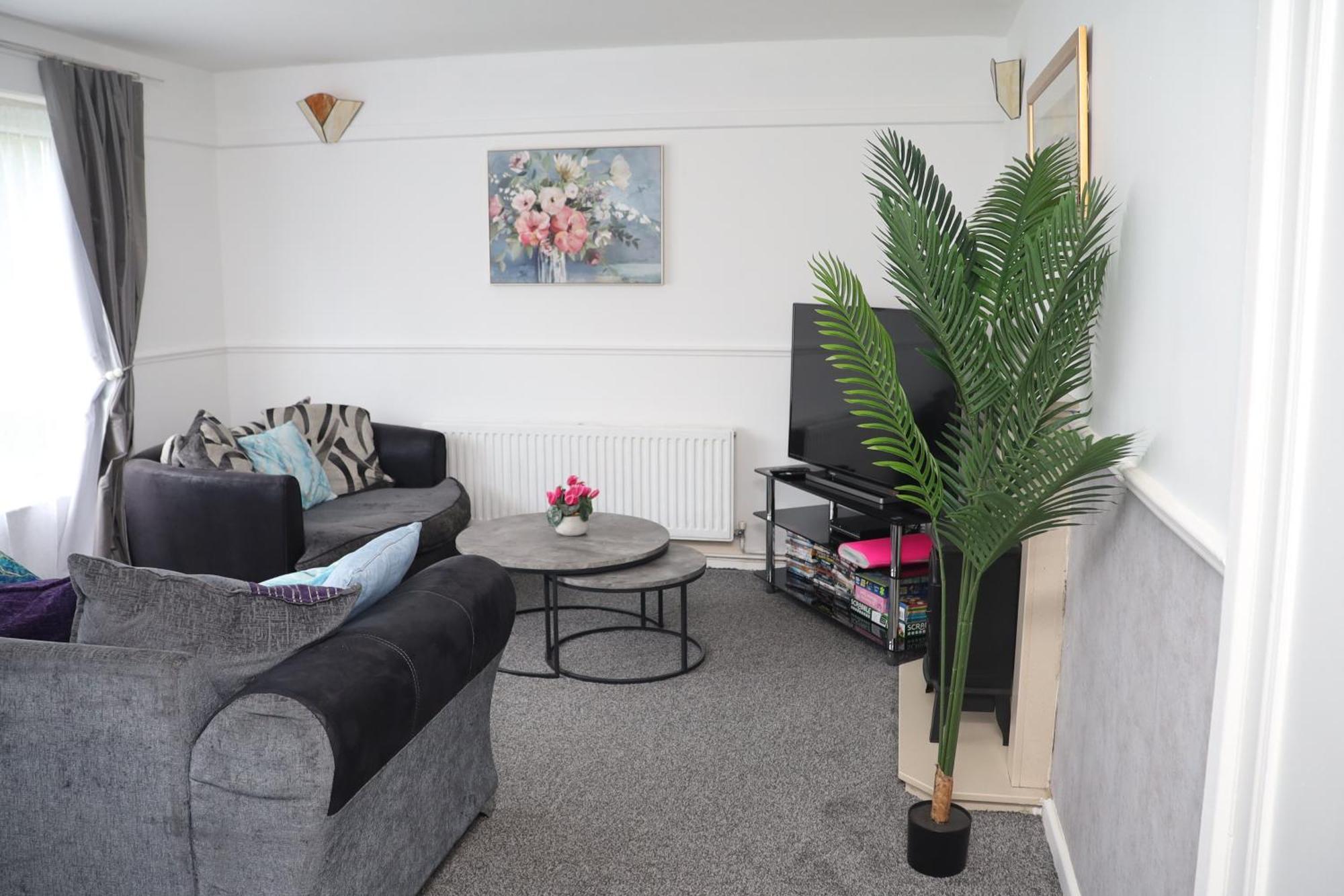 Superb 3 Bedroom Flat In Stafford Exterior photo