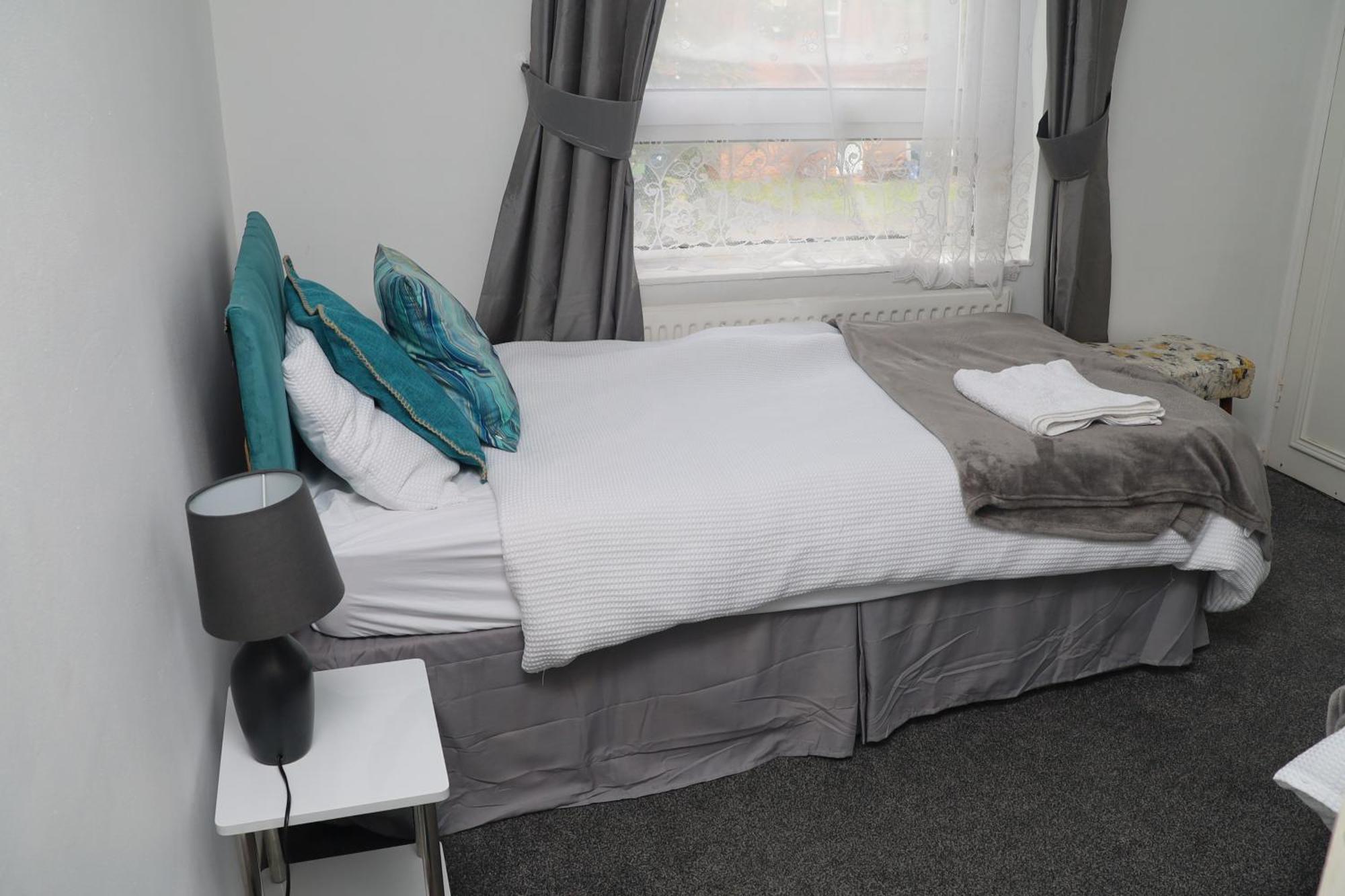 Superb 3 Bedroom Flat In Stafford Exterior photo