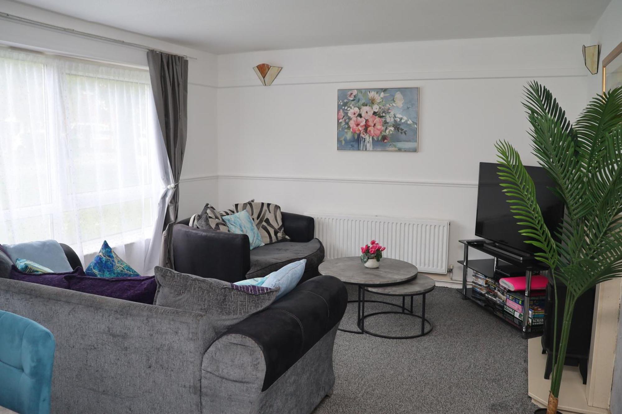 Superb 3 Bedroom Flat In Stafford Exterior photo