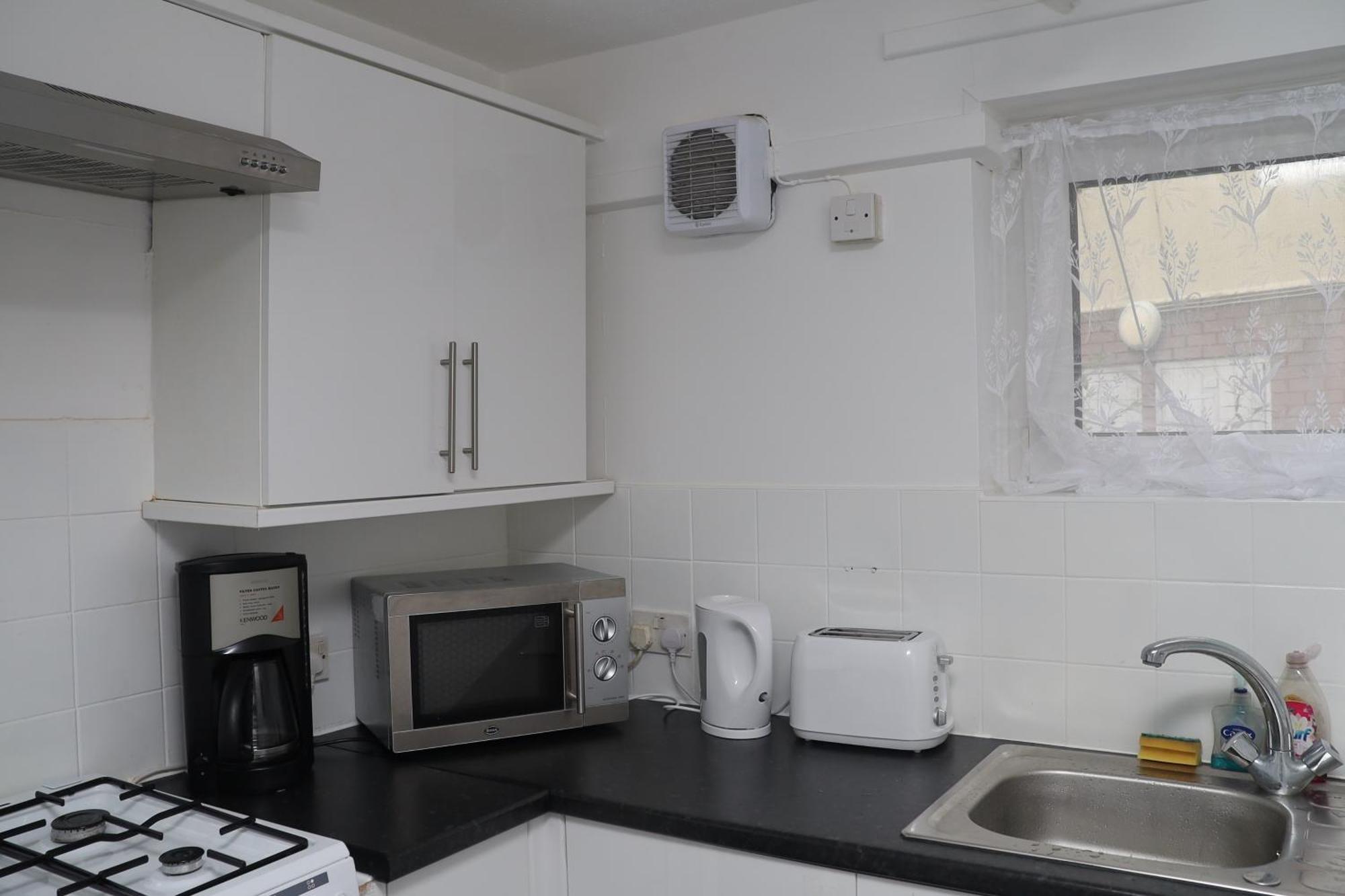 Superb 3 Bedroom Flat In Stafford Exterior photo